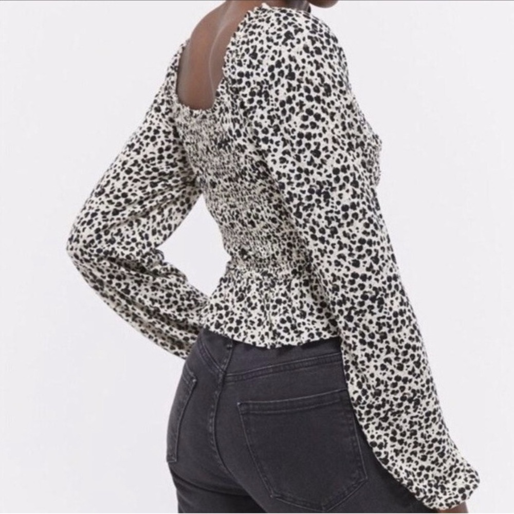 Urban Outfitters Shania leopard ruched long sleeve crop top - Picture 2 of 10